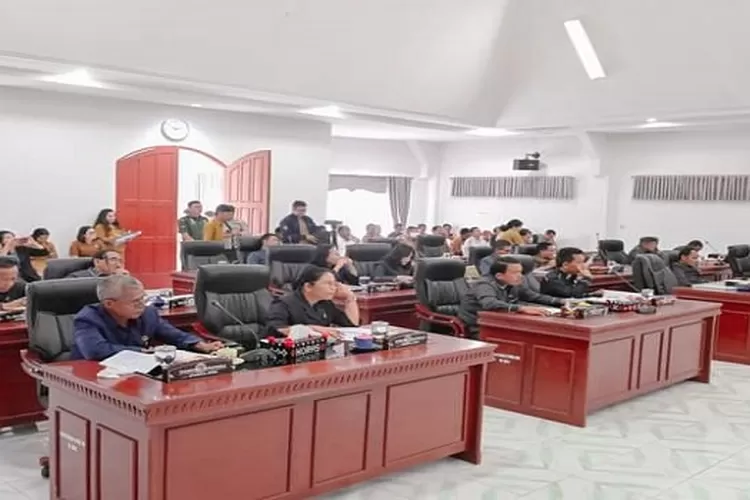 Peripurna nota pengantar Ranperda di Gedung DPRD Humbahas  (Realitasonline.id/Dok)