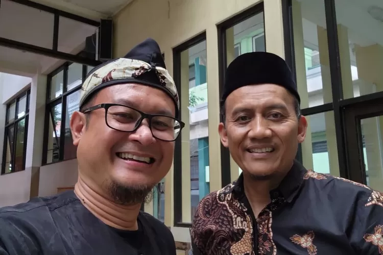 Anggi Indra Gumilar, M.Pd, Kepala SMAN 1 Conggeang dan Dr. Toto Suharya, S,Pd., M.Pd. Kepala SMAN 15 Bandung (GoraJuara.com/dok aksi)