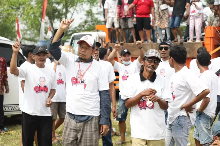 Resmikan Posko Pemenangan Ganjar di Pati, Relawan OMG Gelar Pawai Sedekah Bumi