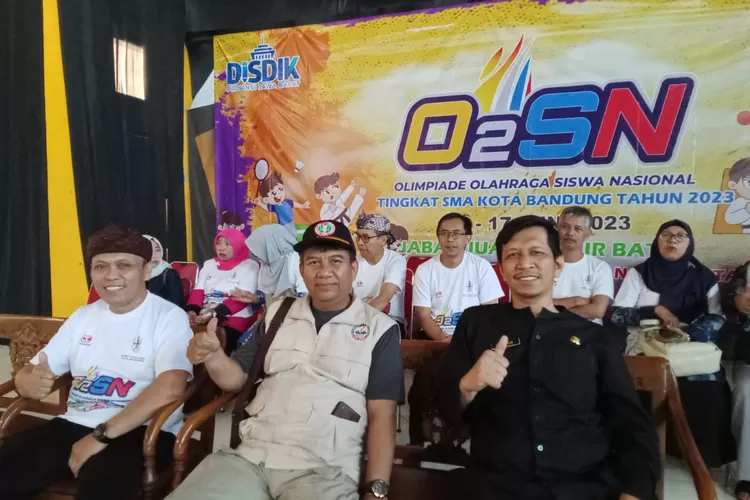 Kepala Cabang Dinas Wilayah VII, H. Ai Nurhasan, AP., M.Si., Membuka 02SN di SMAN 27 Bandung (GoraJuara.com/dok aksi)