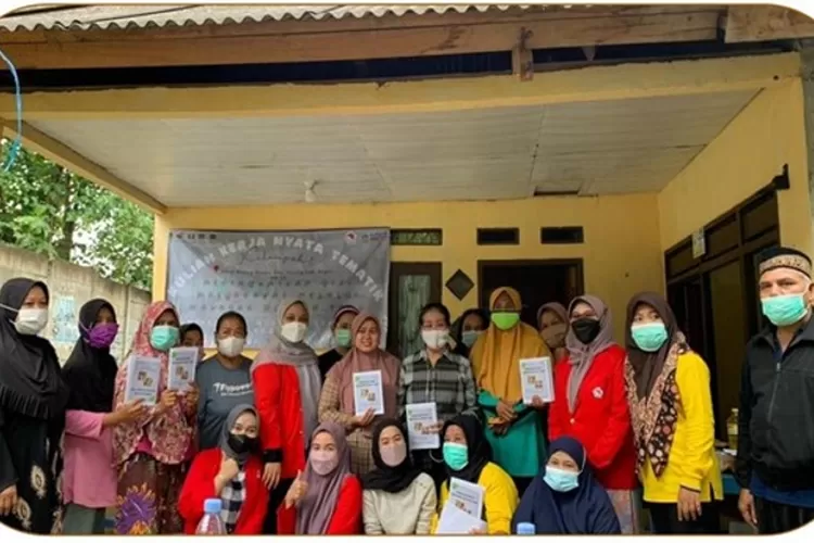 Sosialisasi penyuluhan gizi dan cara olah makanan oleh mahasiswa UNB Bogor dan Pemdes Bojong Sempu. (Dok pribadi)