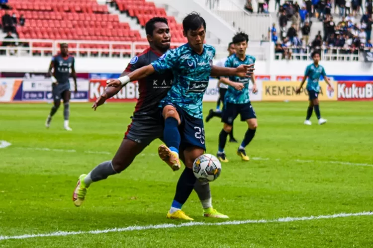 Pemain PSIS Semarang Septian David Maulana dalam pertandingan Liga 1.  (Ayosemarang.com/ Audrian Firhannusa)