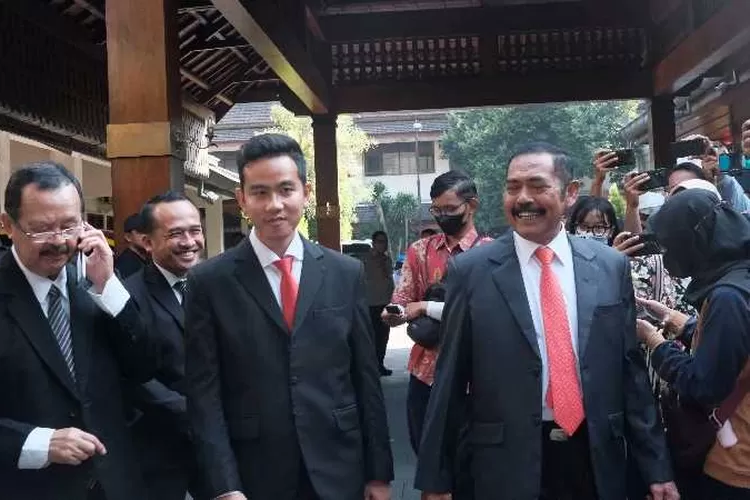 Ketua DPC PDIP Solo FX Hadi Rudyatmo bersama Wali Kota Solo Gibran Rakabuming Raka (Endang Kusumastuti)