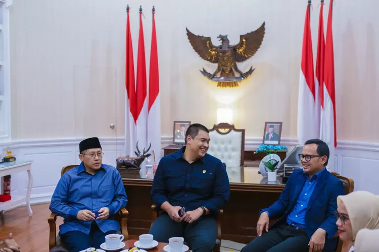 Wali Kota Bogor Bima Arya bersama Menpora Dito Ariotedjo dan mantan ketua PB HMI Anas Urbaningrum. (Pemkot Bogor)