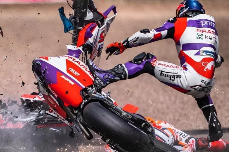 Insiden antara Marquez dengan Zarco pada P2 MotoGP Jerman (Instagram @motogp)