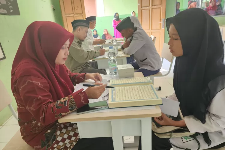 Calon siswa saat mengikuti test