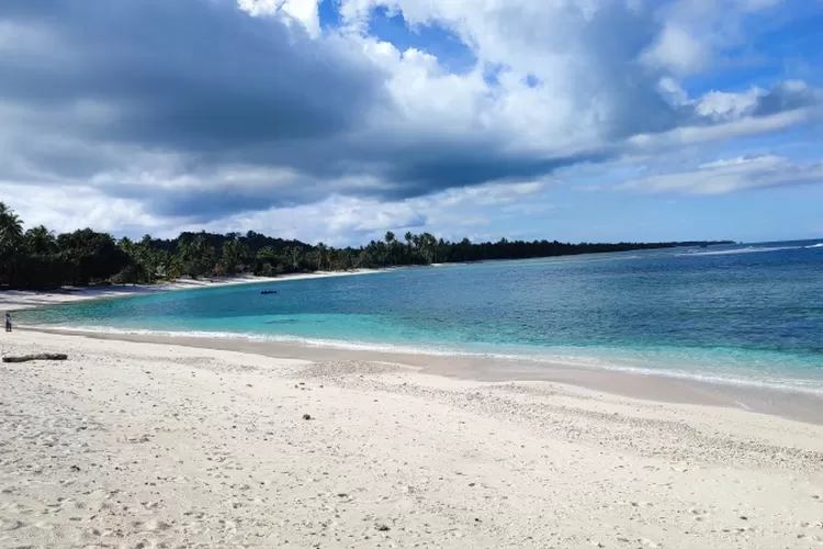 Pulau Sipora jadi surga tersembunyi di tengah Samudra Hindia (pesisir.net)