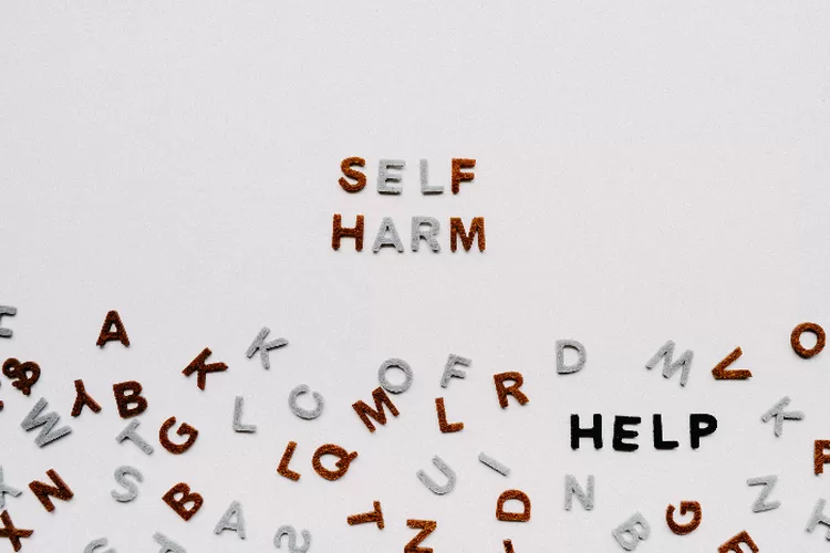 Self harm: tindakan yang mencederai diri sendiri secara sengaja (Photo by Annie Spratt on Unsplash)