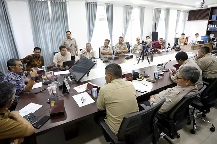 Komisi A DPRD Kota Bandung tanggapi audiensi   Forum RT RW Kota Bandung terkait isu kenaikan insentif ketua RT RW. di Gedung DPRD Kota Bandung (Gorajuara.com/Humpro DPRD Kota Bandung)