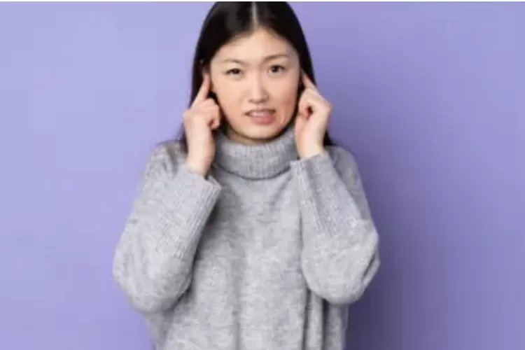 Apakah Penyebab Munculnya Jerawat Telinga? Ternyata Karena ini, Berikut Solusi Pencegahannya (Foto: Female Daily)