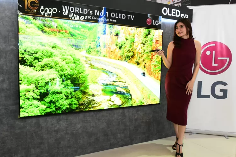 Pengunjung dapat merasakan langsung sensasi sinematik yang dibawa LG OLED Evo C3 di PRJ 2023 dari 14 Juni-16 Juli 2023.  (Istimewa)