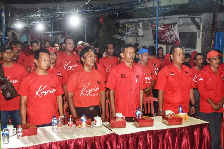Pengurus Ranting PDIP Kelurahan Tandang, Kecamatan Tembalang saat deklarasi pemenangan Caleg DPRD Kota Semarang dan Jateng. (Ayosemarang.com/ Audrian Firhannusa)