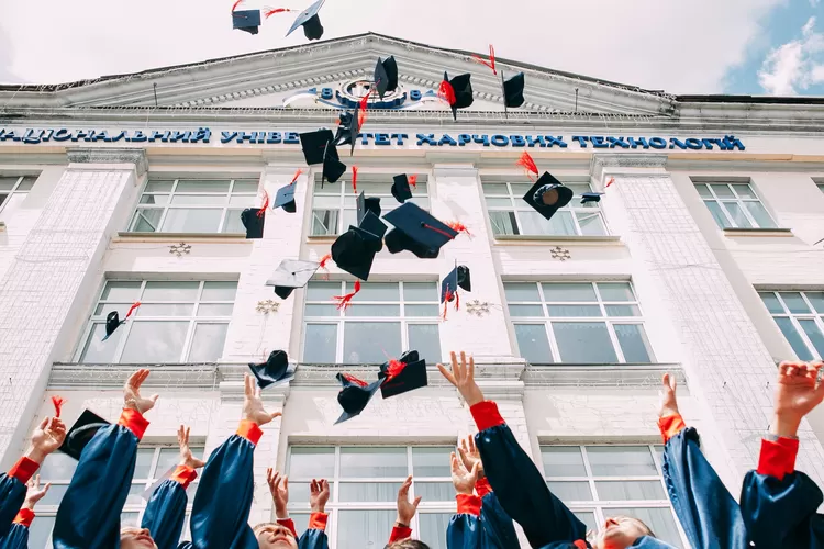 Memasuki jurusan dan kampus impian tidak menjamin karir di masa depan (Photo by Vasily Koloda on Unsplash)