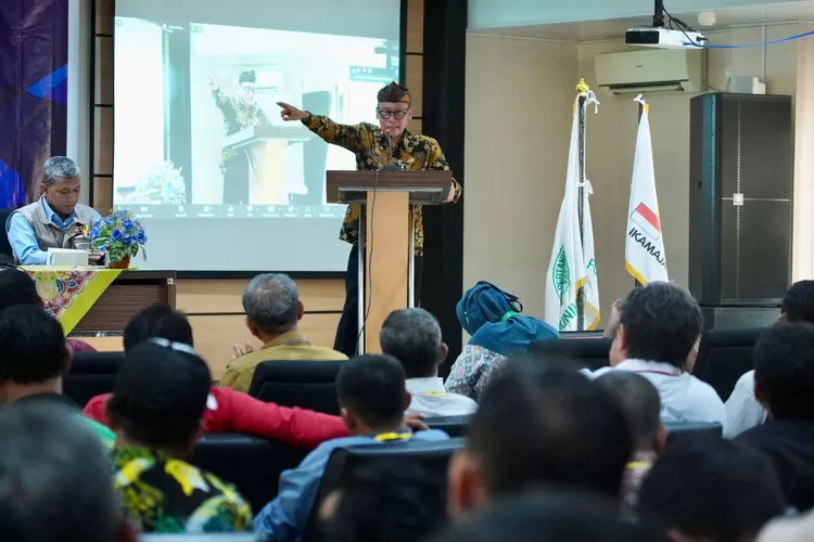 Narasumber Kepala Badan Penyuluhan dan Pengembangan SDM Pertanian (BPPSDMP) Dedi Nursyamsi, Sekretaris BPPSDMP Siti Munifah, Kapuslatan, Presiden IKAMAJA Ferdi Saifullah, Sekjen FK P4S Nasional Heri Kurniawan.