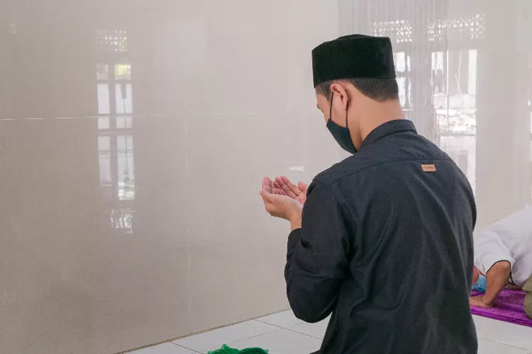 Bertahan sebagai seorang muslim ( Photo by Masjid Pogung Dalangan on Unsplash)