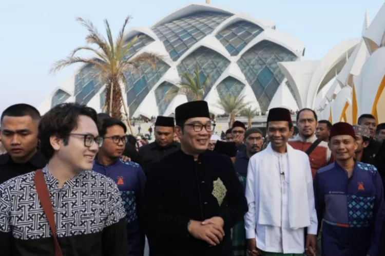 Ustadz Abdul Somad kunjungi Galeri Rasulullah Masjid Al Jabbar Bandung usai salat subuh berjamaah di Masjid Raya Al-Jabbar. (Dok. Humas Pemprov Jabar)
