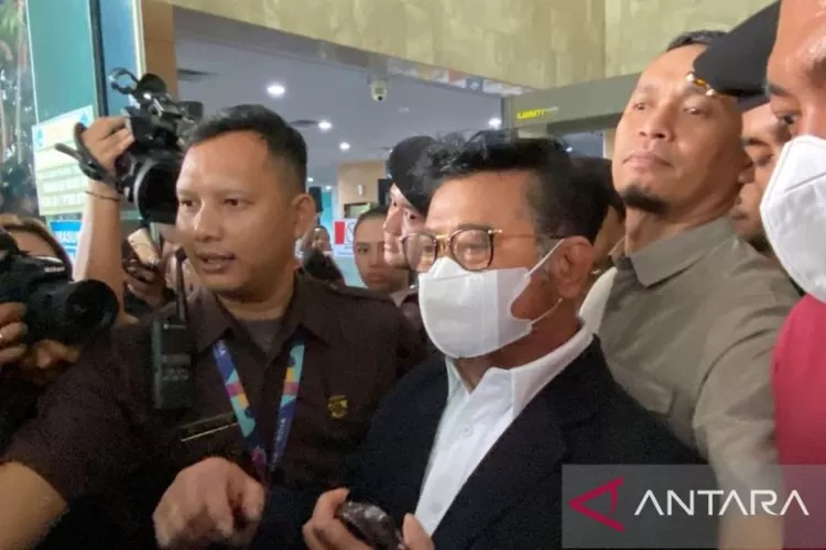 Menteri Pertanian Syahrul Yasin Limpo (Mentan SYL) memberi keterangan kepada wartawan di Gedung ACLC KPK, Jakarta, Senin (19/6/2023). ANTARA/Putu Indah Savitri 
