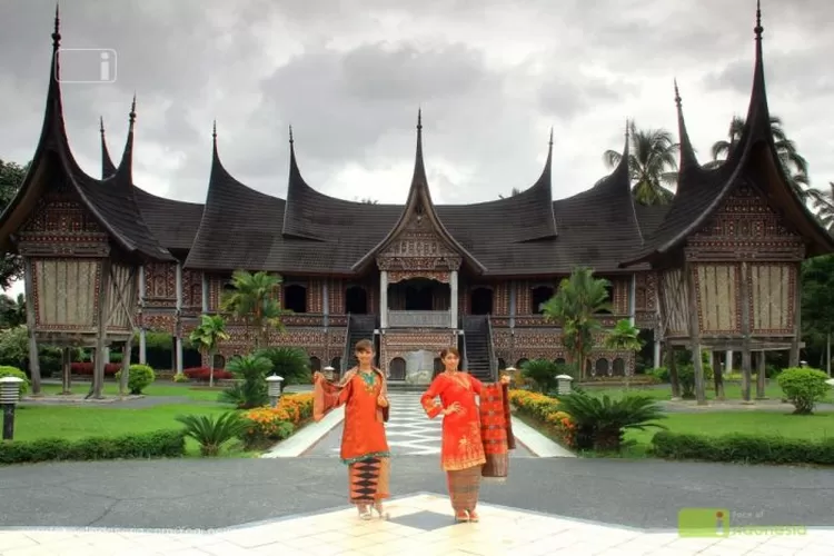 Rumah Gadang di Sungai Beringin (Sumatera.com)