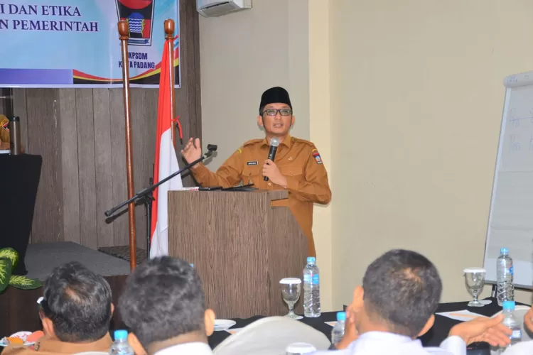 Wali Kota Padang Hendri Septa berikan kuliah umum bagi PPPK Guru. (Prokopim Pdg)