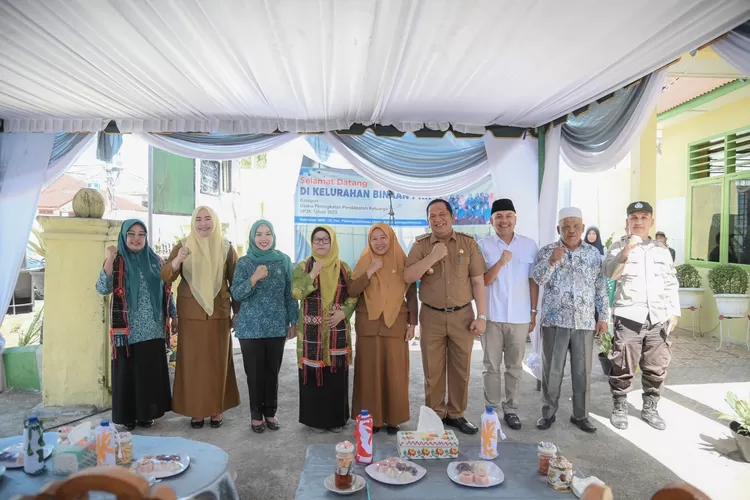 Wali Kota Padangsidimpuan Irsan Efendi Nasution Dan Wakil Ketua DPRD Rusydi Nasution Bersama Tim TP PKK Sumut