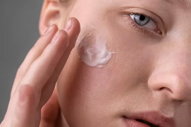 Tips kecantikan: Inilah cara memilih sunscreen untuk kulit berminyak (Freepik)