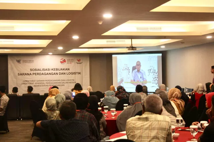 Anggota DPR RI Sumbar Andre Rosiade membuka secara virtual Sosialisasi Kebijakan Sarana Perdagangan dan Logistik di Padang, Senin (19/6/2023).
