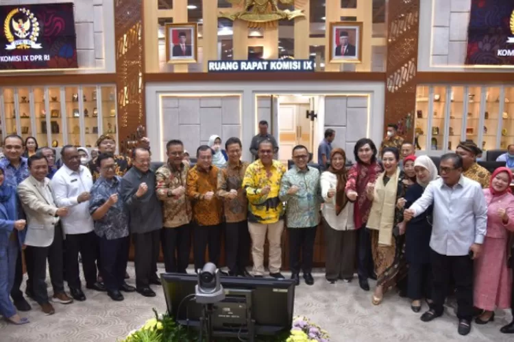 Yang hendak menandatangani tujuh fraksi. Sedang menolak dua fraksi (dok dpr.go.id)