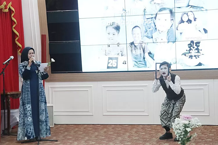 Duta Thalasemia Bogor, Yane Ardian membacakan puisi diiringi pantomim. (Pemkot Bogor)