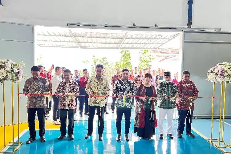 Tidak Hanya Buka Depo Suku Cadang Baru, Hino Juga Bantu Pendidikan di Ternate (PT Hino Sales Indonesia )