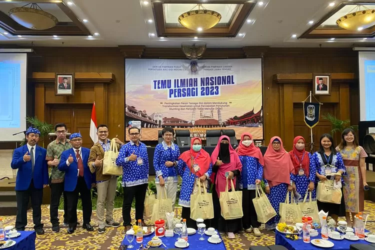 Berfoto bersama usai acara