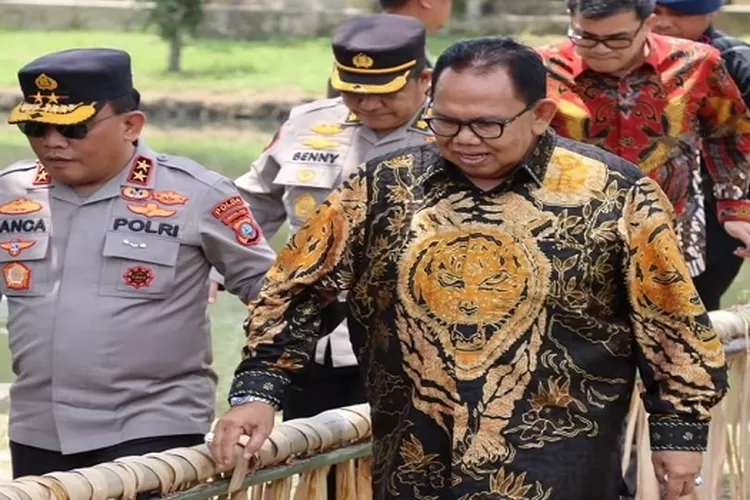 Ketua DPRD Sumut Baskami Ginting saat bersama Kapoldasu Irjen Pol Panca Putra (Realitasonline.id/mis)