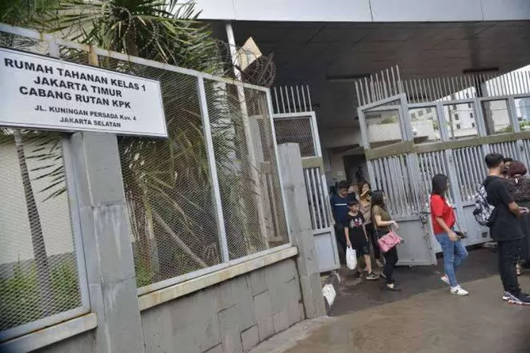 Situasi pintu masuk Rutan KPK cabang Jakarta Timur.
