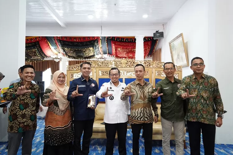 Komisioner KPI RI Amin Sabana bertemu Bupati Eka Putra.