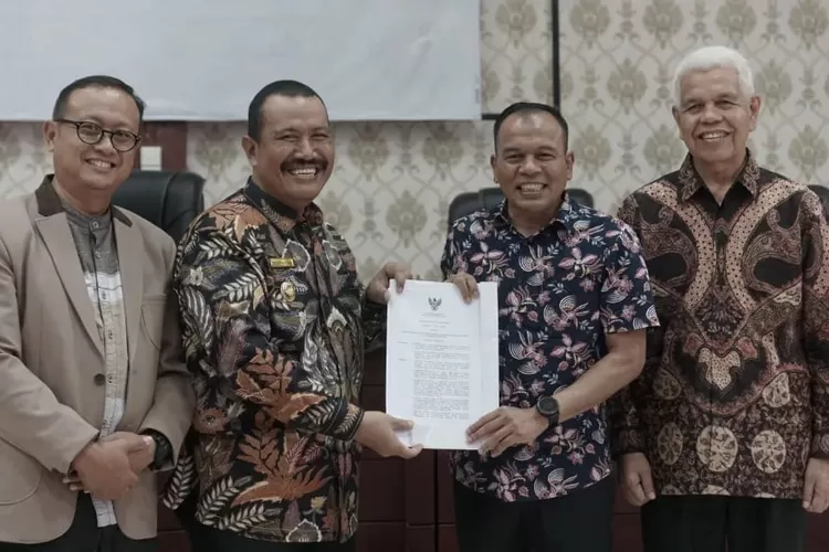 Foto bersama usai Rapat TKPKD Kota Pariaman Tahun 2023 yang digelar di Aula Kantor Bersama Pemko Karan Aur Kamis (22/6/23) (Kominfo Kota Pariaman)