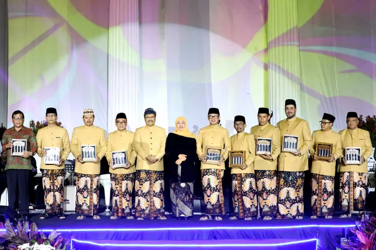 Gubernur Jawa Timur Khofifah Indar Parawansa menghadiri welcoming dinner rapat kerja komisariat wilayah (Raker Komwil) IV ke 18 tahun 2023 Apeksi.