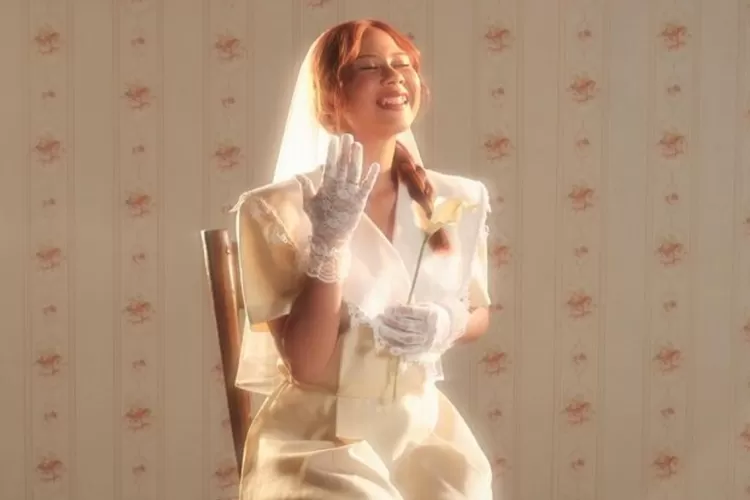 Nadin Amizah (Instagram @cakecaine)