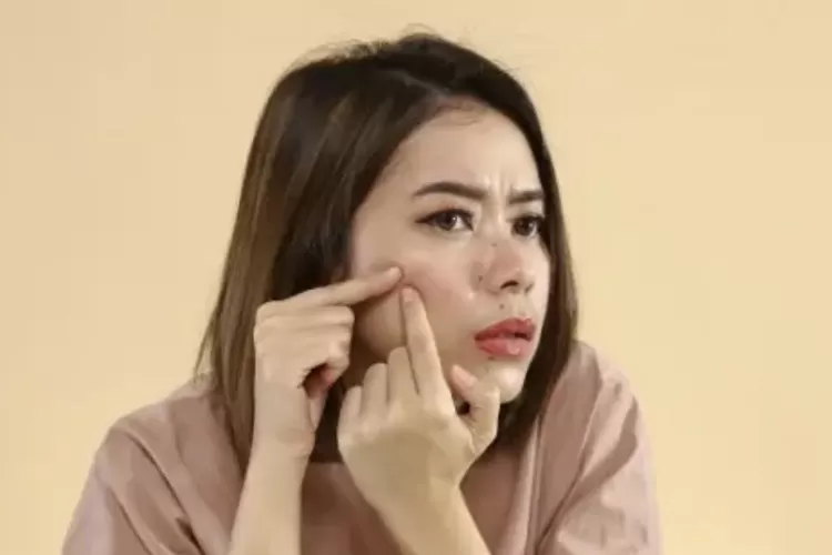 Wajib Tahu! Berikut 3 Produk yang Mampu Gagalkan Jerawat Saat PMS (Foto: Female Daily)