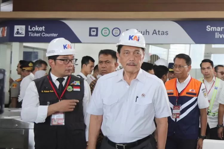 Uji coba Kereta Cepat, Menko Marves dan Menteri Perhubungan ungkapkan nyaman naik KCJB. (Dok. Ist.)