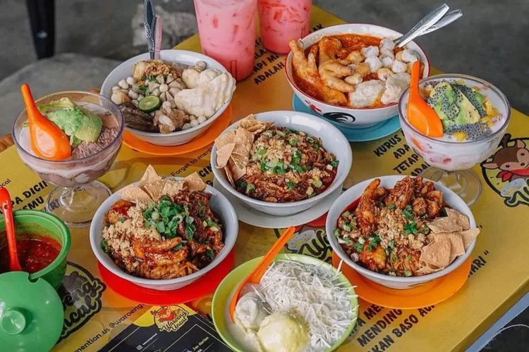 Waroeng Uncal menyediakan menu mie pedas viral di Bogor.  (Instagram/waroenguncal)