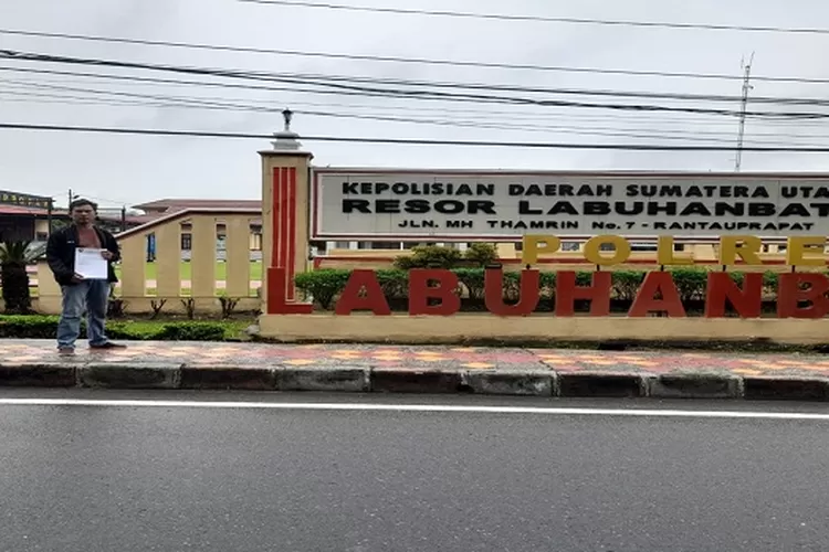 Pihak Penjara Labuhanbatu Raya usai melaporkan dua oknum kades ke Polres Labuhanbatu (Realitasonline.id/RS)