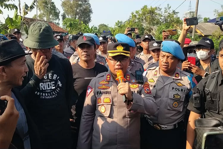 Mahad Al Zaytun didemo lagi, Kamis (22/6). Kali ini oleh Forum Solidaritas Dharma Ayu (F-SODA). Gabungan puluhan Ormas, LSM, komunitas keagamaan sampai pondok pesantren. (KHOLIL IBRAHIM/RADAR INDRAMAYU)