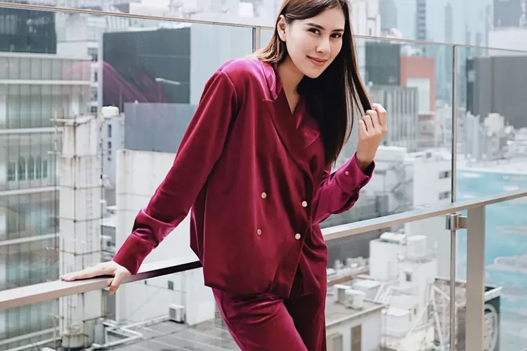 Syahnaz Sadiqah yang diisukan selingkuh dengan Rendy.  ((Instagram/@syahnazs))