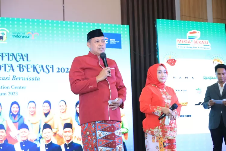 Plt Wali Kota Bekasi Tri Adhianto membuka grand final Abang Mpok Kota Bekasi 2023. (Pemkot Bekasi)