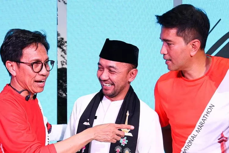 Corporate Secretary Bank BTN Ramon Armando dan Plh Kepala Dinas Pemuda dan Olahraga Provinsi DKI Jakarta Hendra Eka Permana di konferensi pers BTN Jakarta Run 2023