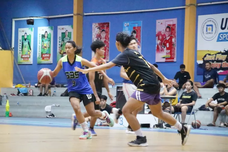 Salah satu aksi pemain basket di GOR Satria Semarang. Gor Satria bakal menggelar City Selection Mandiri. (Istimewa)