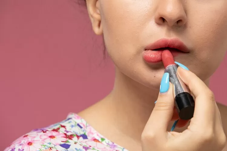 Tips kecantikan: Cara agar lipstik awet saat dipakai (Freepik)