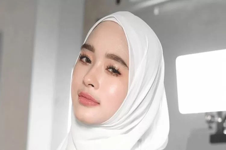 Inara Rusli terlihat ngegas pada netizen saat luve Tiktok, netizen salah duga mengira Inara kalem padahal tidak (Instagram @mommy_starla)