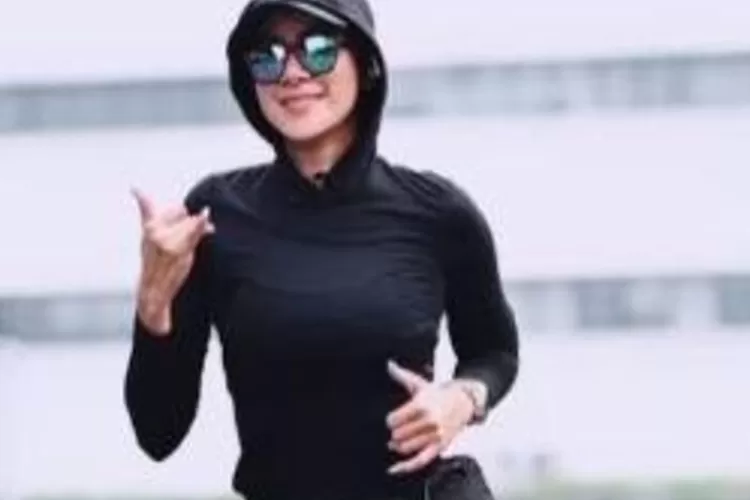  Olla Ramlan Tissa yang rajin berolahraga berbagi tips awet muda untuk netizen (instagram @ollaramlan)