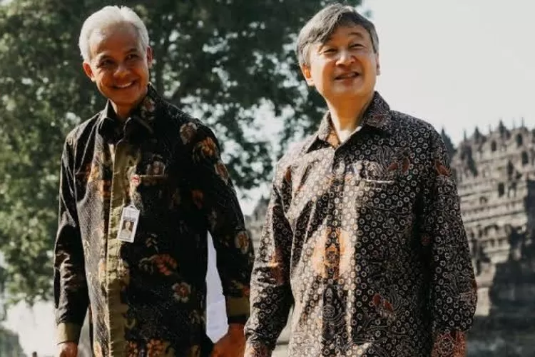 Keakraban Gubernur Ganjar Pranowo Saat Temani Kaisar Jepang Ke Candi Borobudur di Magelang Jawa Tengah  (istimewa )