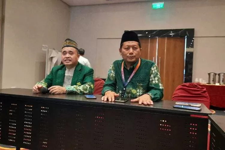 Ketua Pimpinan Wilayah Muhammadiyah (PWM) Jawa Tengah , KH Tafsir dan  Sekretaris PWM Jawa Tengah Dodok Sartono, saat  memberikan penjelasan terkait Ideopolitor (Endang Kusumasturi)
